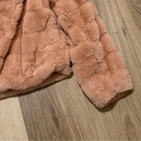 FYHVE Women’s Pink Faux Fur Flyaway Jacket size Small - Picture 2 of 5